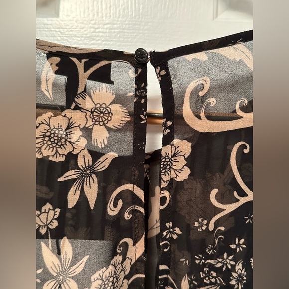Who What Wear Floral Sheer Top - Picture 4 of 6